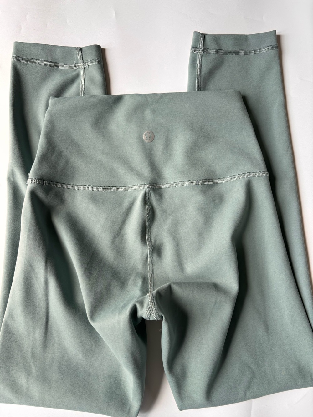 Lululemon High Rise Leggings Sage Green Size 2 Cropped 22”